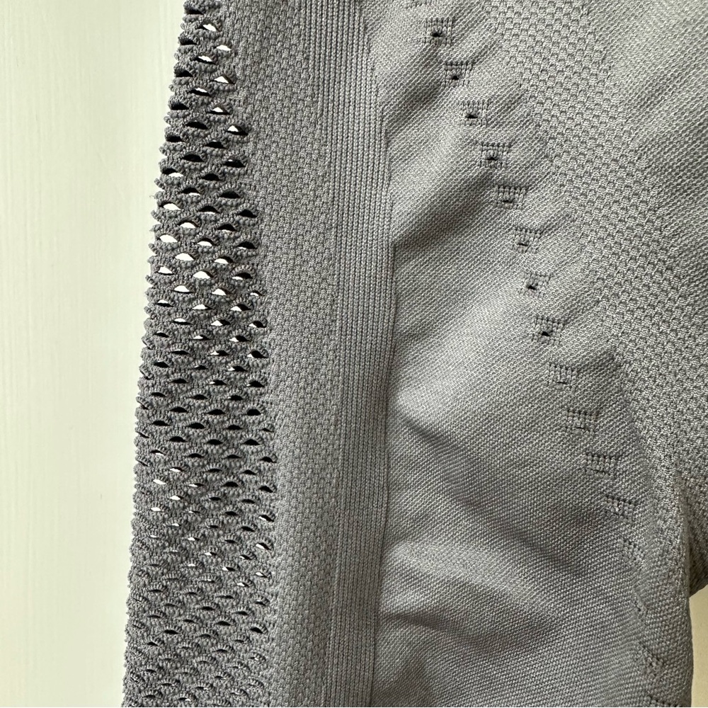 Athleta Gray Halasana Seamless Mesh 7/8 Tight Leggings, Ribbed Waistband, Size S - Picture 5 of 10